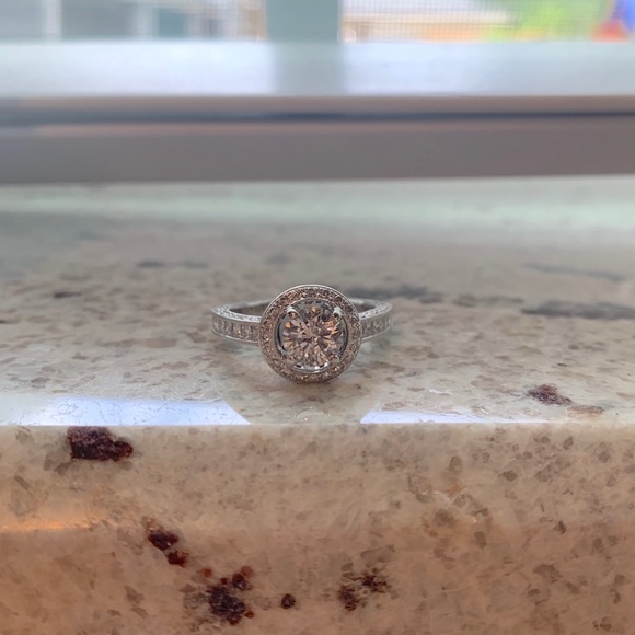 SOLD Diamond engagement ring - Picture 6 of 13